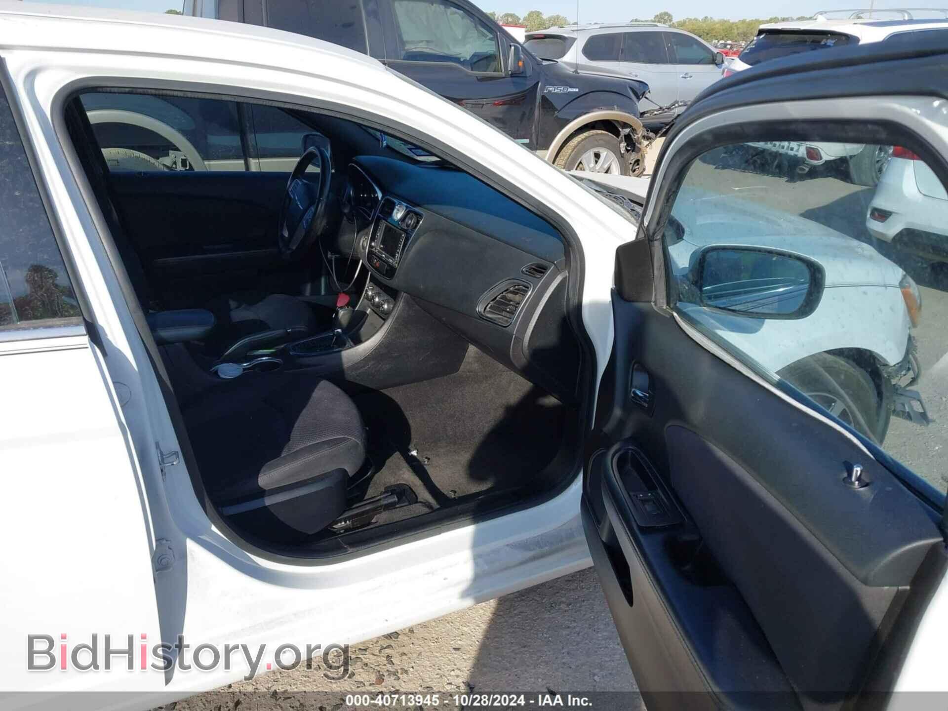 2014 CHRYSLER 200 - VIN: 1C3CCBBG4EN128640 - Фото 5
