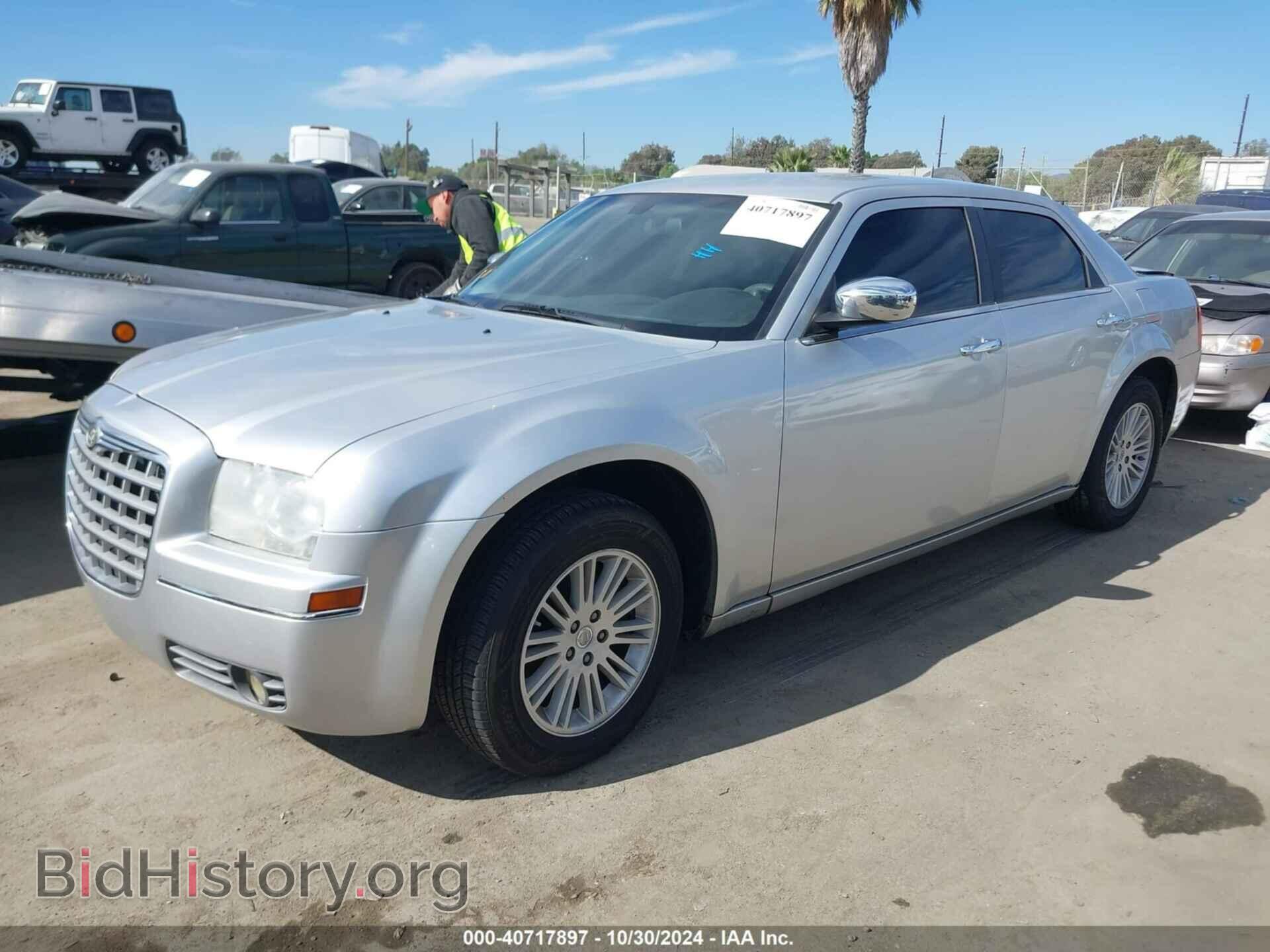 2010 CHRYSLER 300 - VIN: 2C3CA4CD8AH203154 - Фото 2