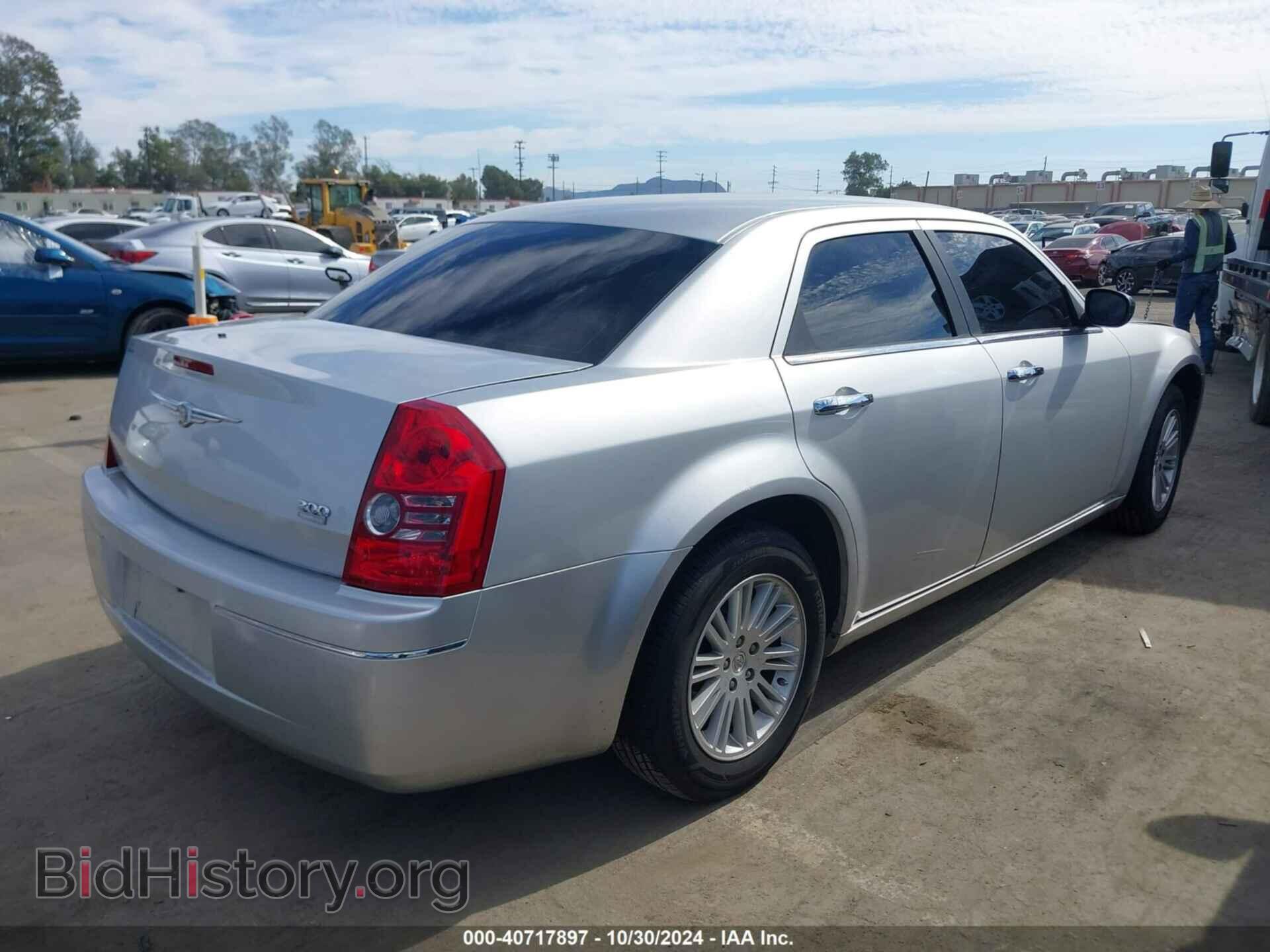 2010 CHRYSLER 300 - VIN: 2C3CA4CD8AH203154 - Фото 4