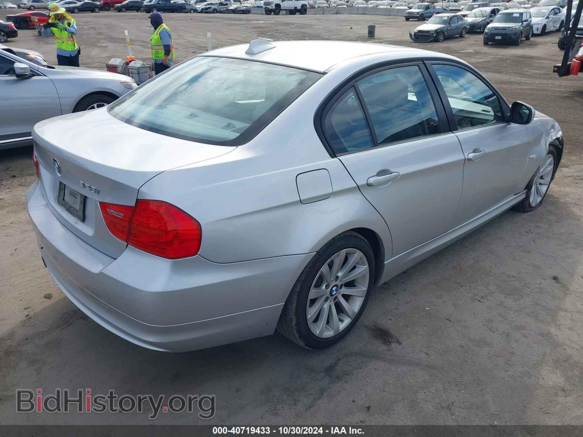 2011 BMW 328I - VIN: WBAPH5C55BA449020 - Фото 4