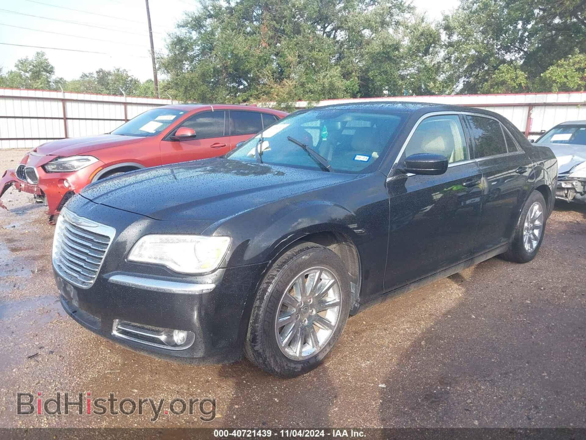 2013 CHRYSLER 300 - VIN: 2C3CCAAG8DH588595 - Фото 2