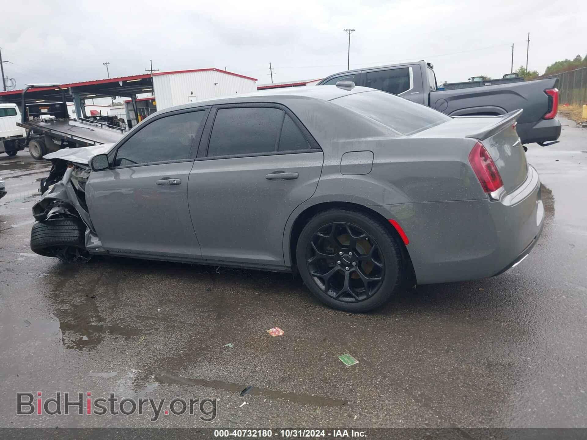 2019 CHRYSLER 300 - VIN: 2C3CCABG7KH722413 - Фото 14