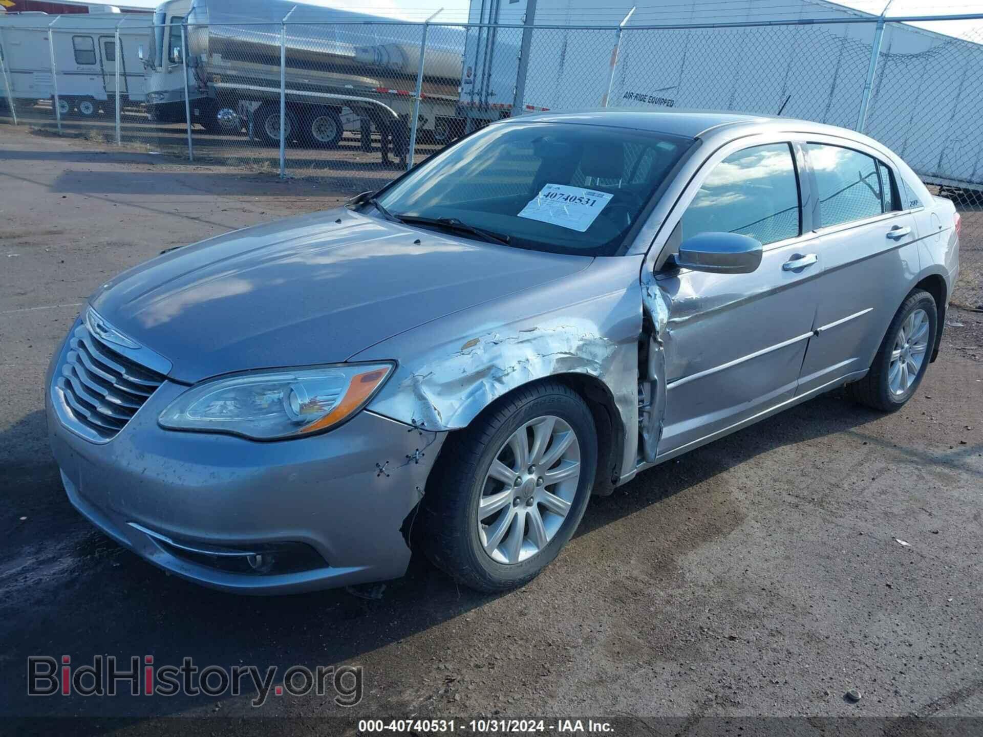 2013 CHRYSLER 200 - VIN: 1C3CCBCG6DN607817 - Фото 2
