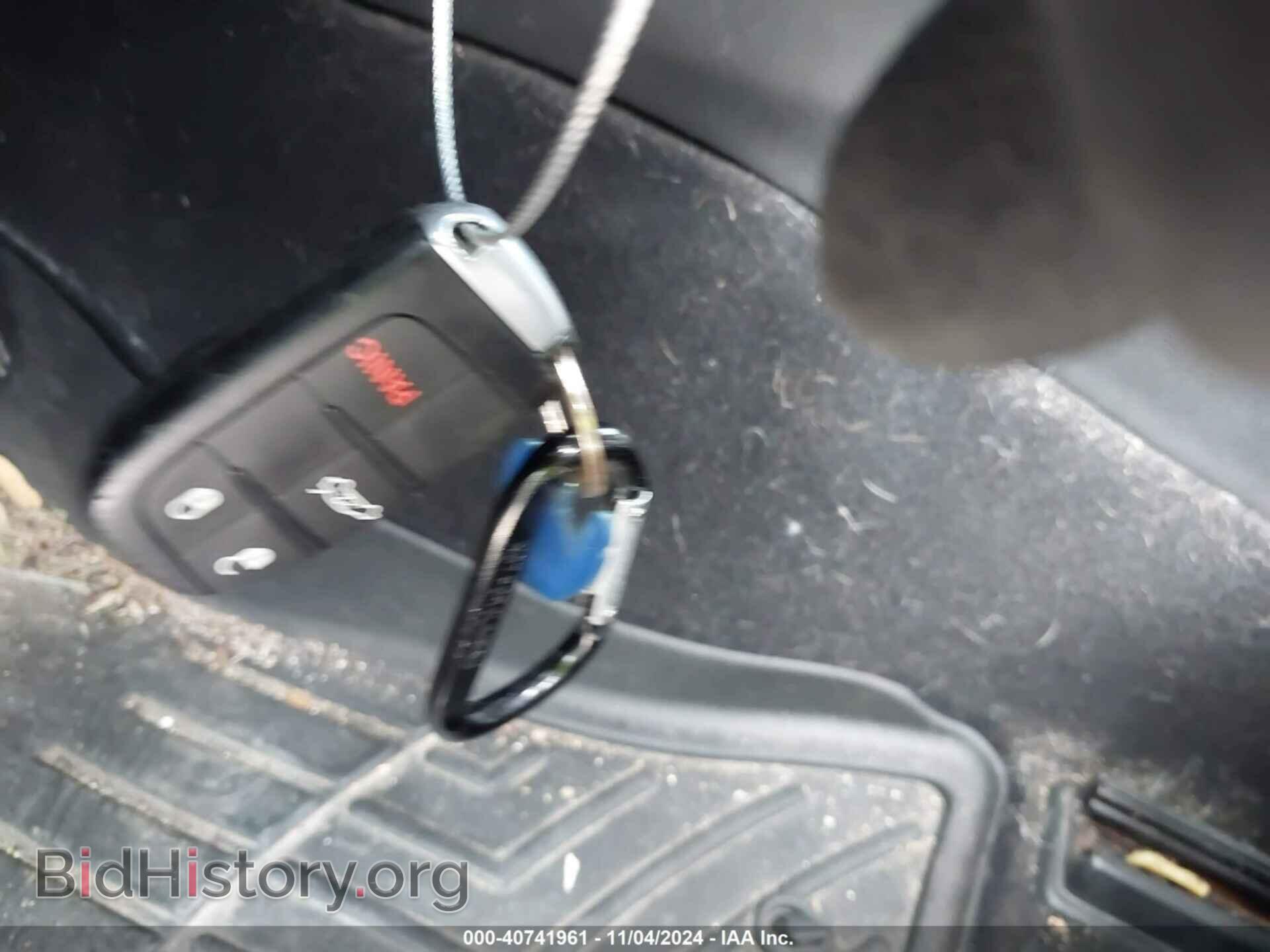 2019 CHRYSLER 300 - VIN: 2C3CCAAG9KH548152 - Фото 11