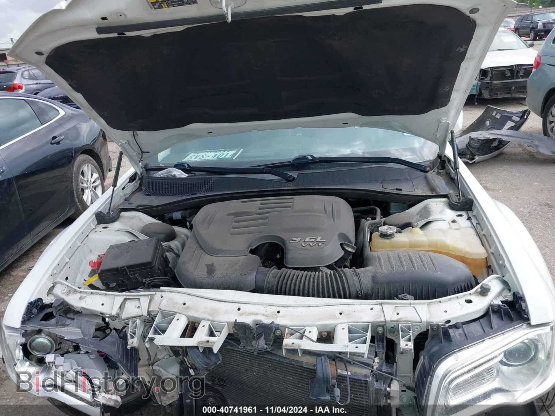 2019 CHRYSLER 300 - VIN: 2C3CCAAG9KH548152 - Фото 10