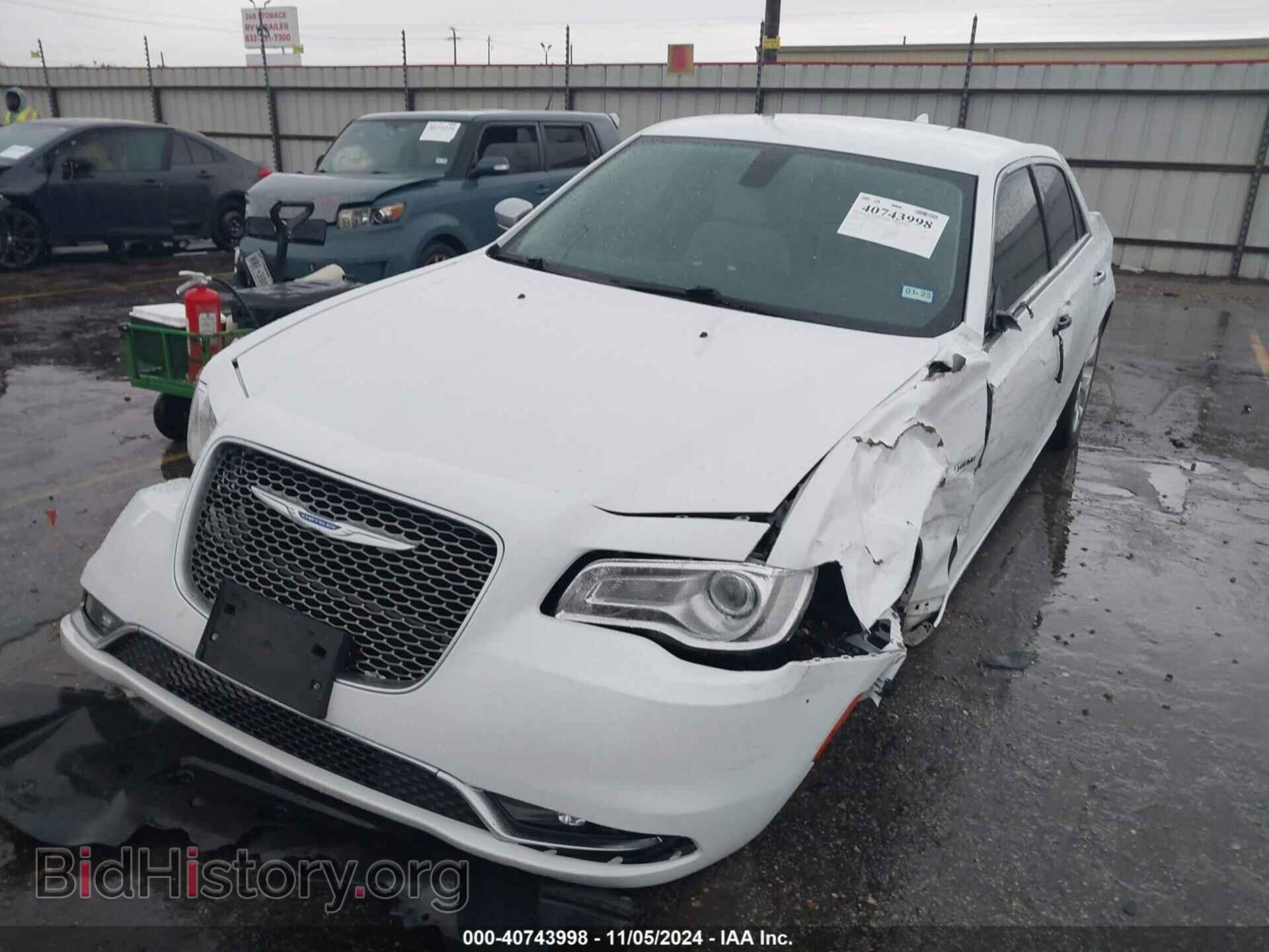 2018 CHRYSLER 300 - VIN: 2C3CCAPT1JH175014 - Фото 2