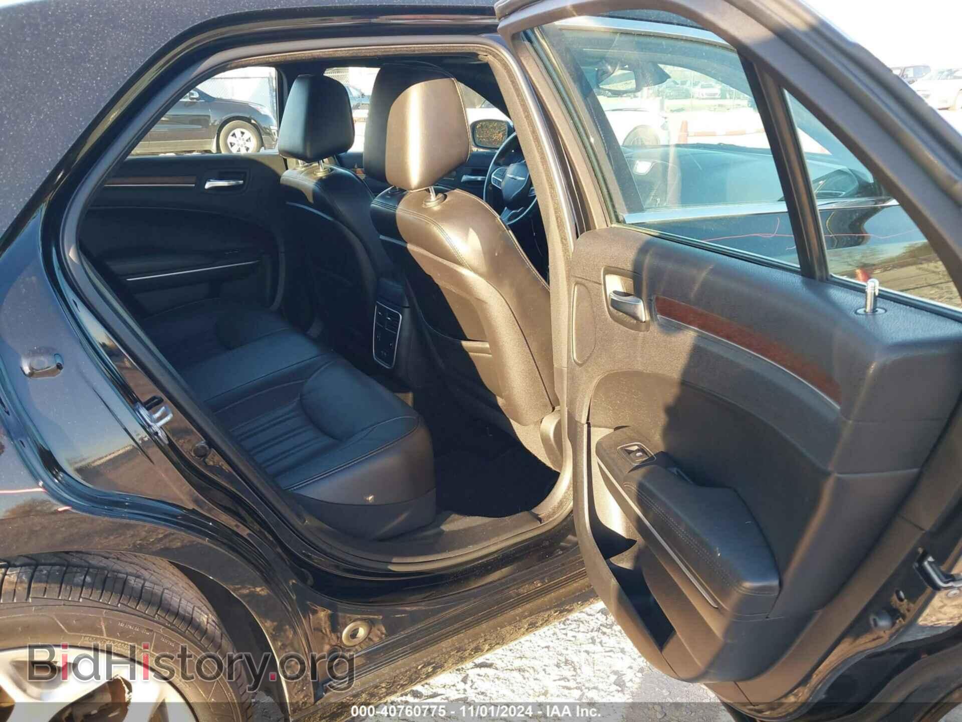 2019 CHRYSLER 300 - VIN: 2C3CCAPT5KH556298 - Фото 8