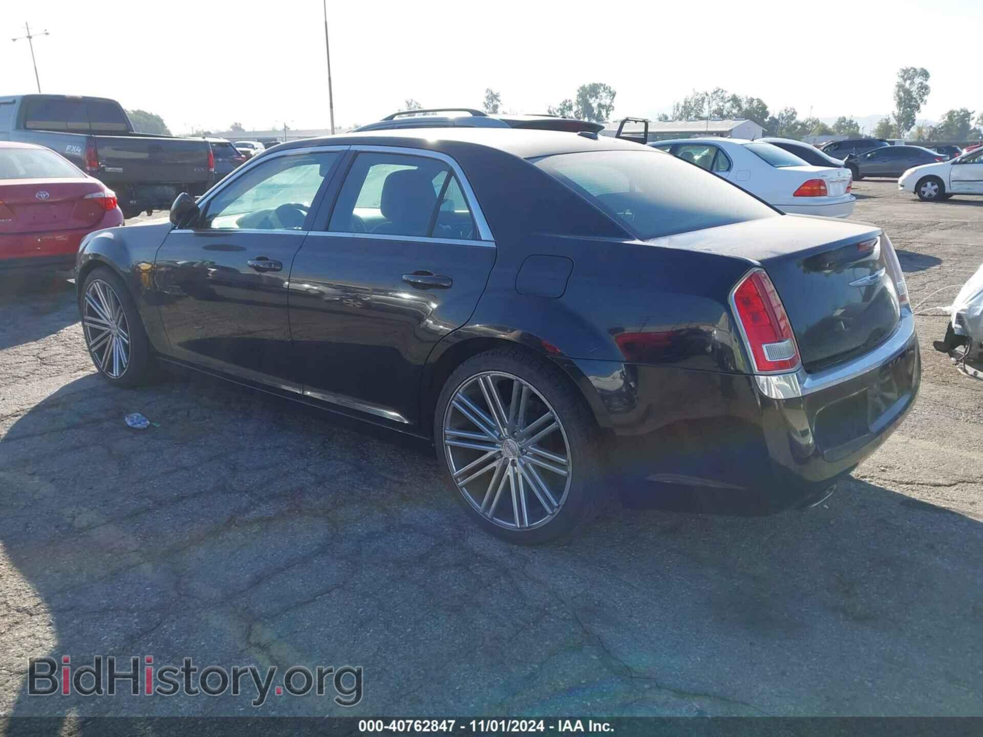 2013 CHRYSLER 300 - VIN: 2C3CCAAG8DH635382 - Фото 3