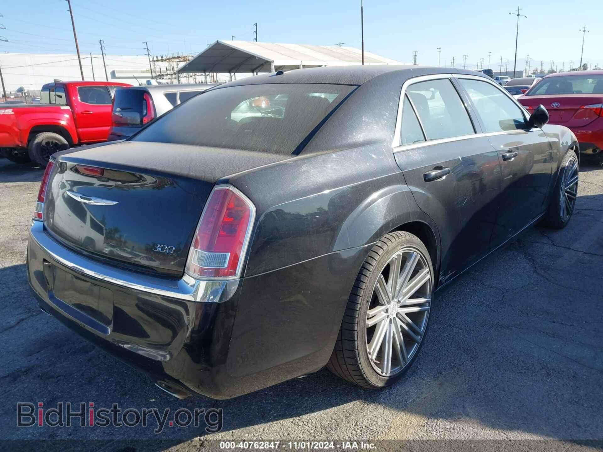 2013 CHRYSLER 300 - VIN: 2C3CCAAG8DH635382 - Фото 4