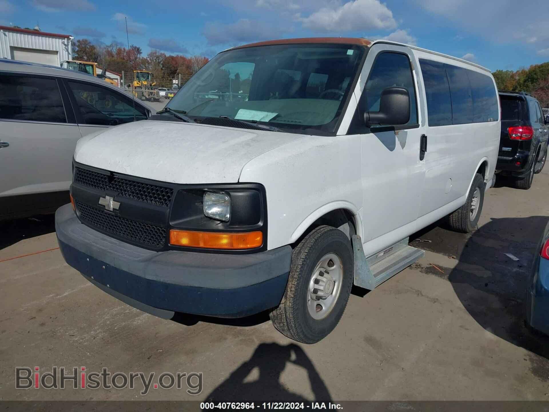 2009 CHEVROLET EXPRESS 2500 - VIN: 1GAGG25K691146855 - Фото 2