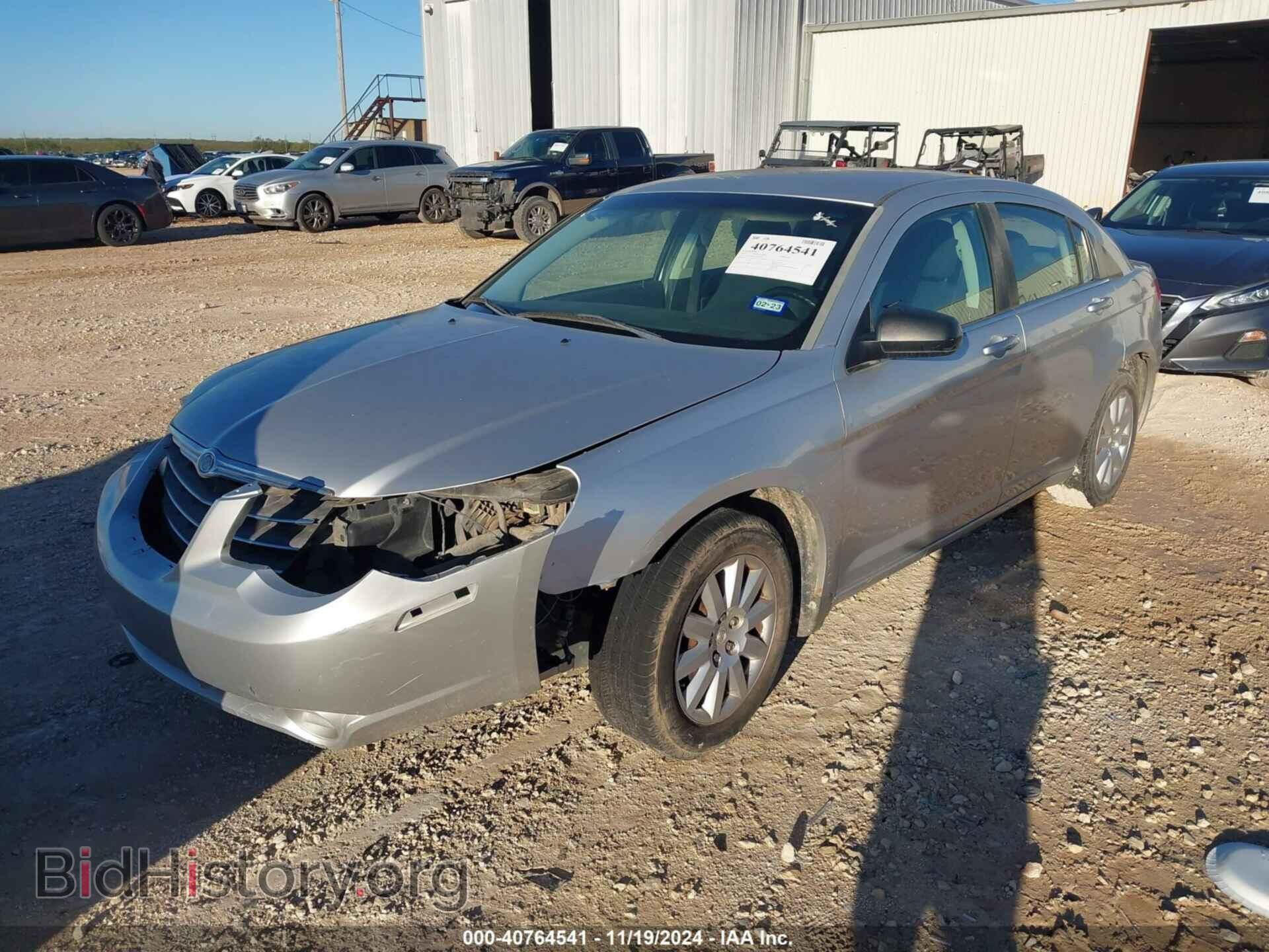 2010 CHRYSLER SEBRING - VIN: 1C3CC4FB9AN207483 - Фото 2