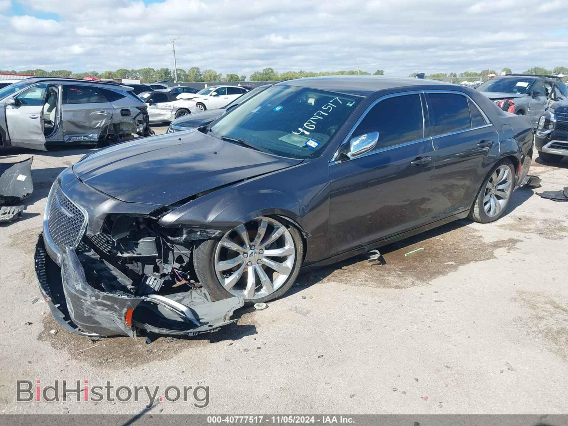 2019 CHRYSLER 300 - VIN: 2C3CCAAG1KH569061 - Фото 2