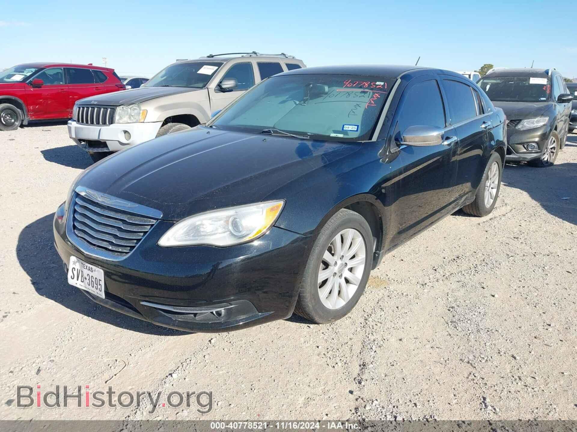 2013 CHRYSLER 200 - VIN: 1C3CCBCG8DN588011 - Фото 2
