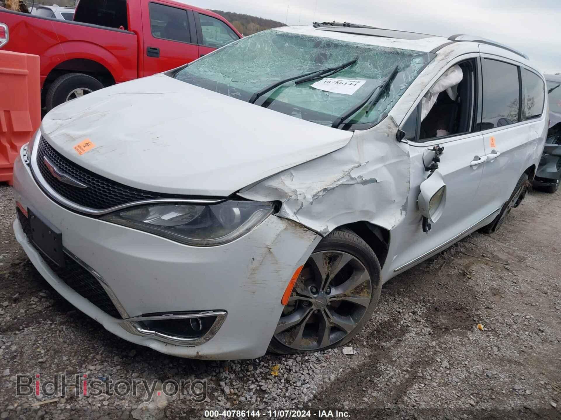 2017 CHRYSLER PACIFICA - VIN: 2C4RC1GGXHR527889 - Photo 2