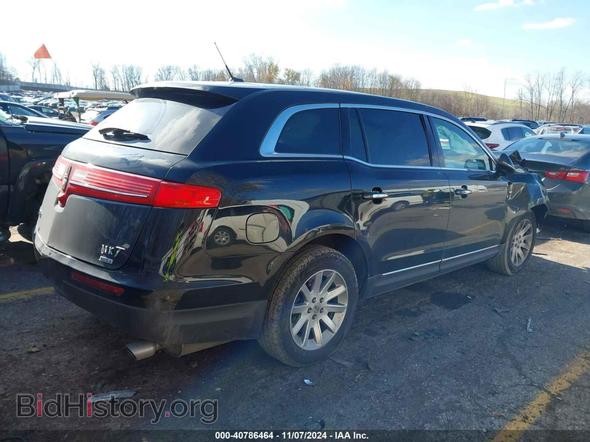 2017 LINCOLN MKT - VIN: 2LMHJ5NK8HBL01682 - Photo 4