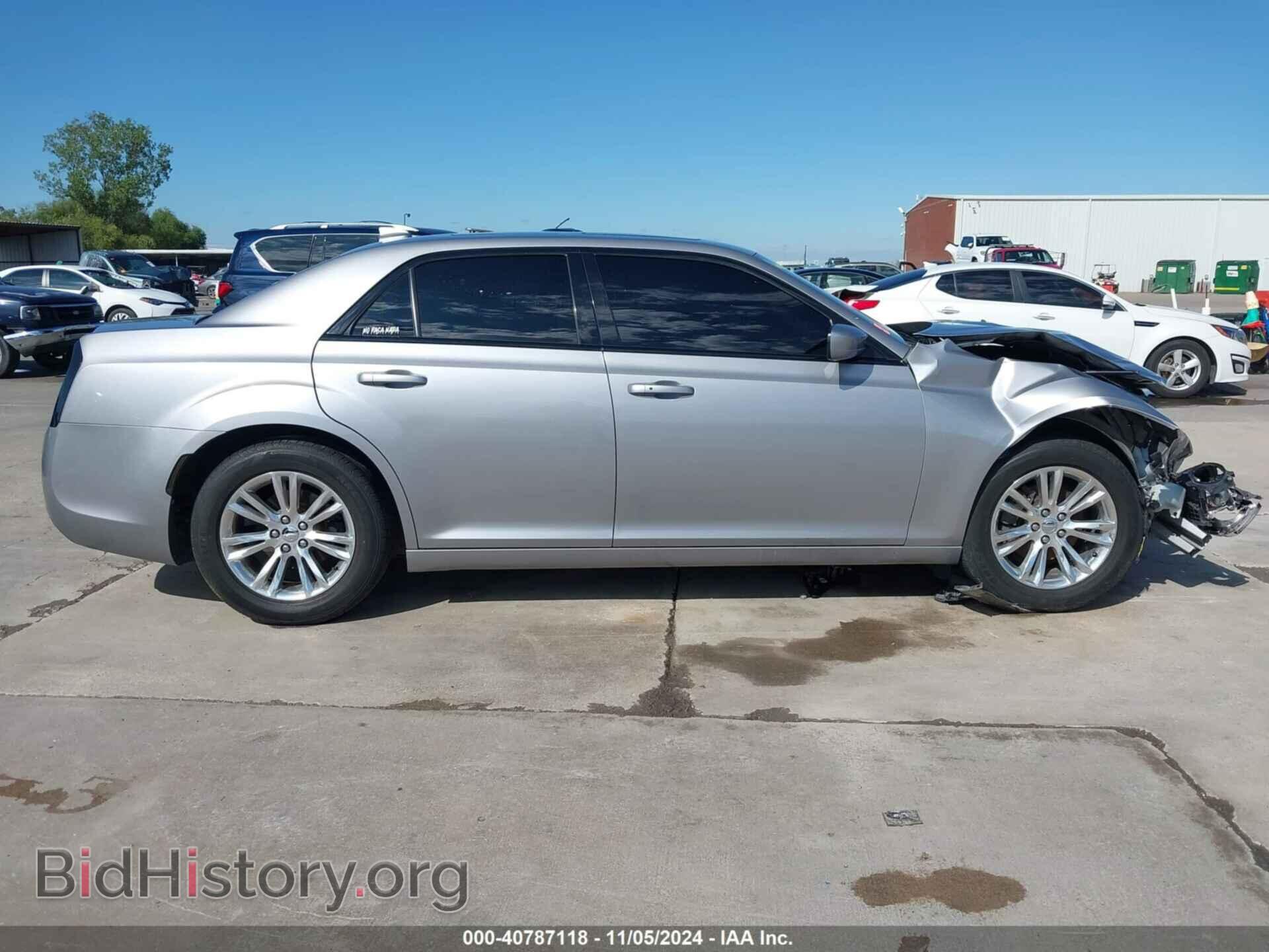 2017 CHRYSLER 300 - VIN: 2C3CCAAGXHH661956 - Фото 13