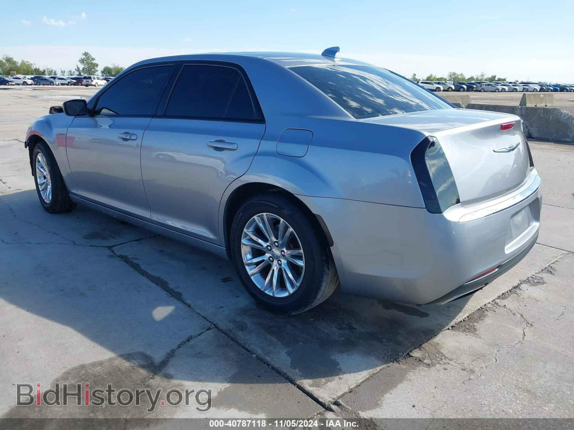 2017 CHRYSLER 300 - VIN: 2C3CCAAGXHH661956 - Фото 3