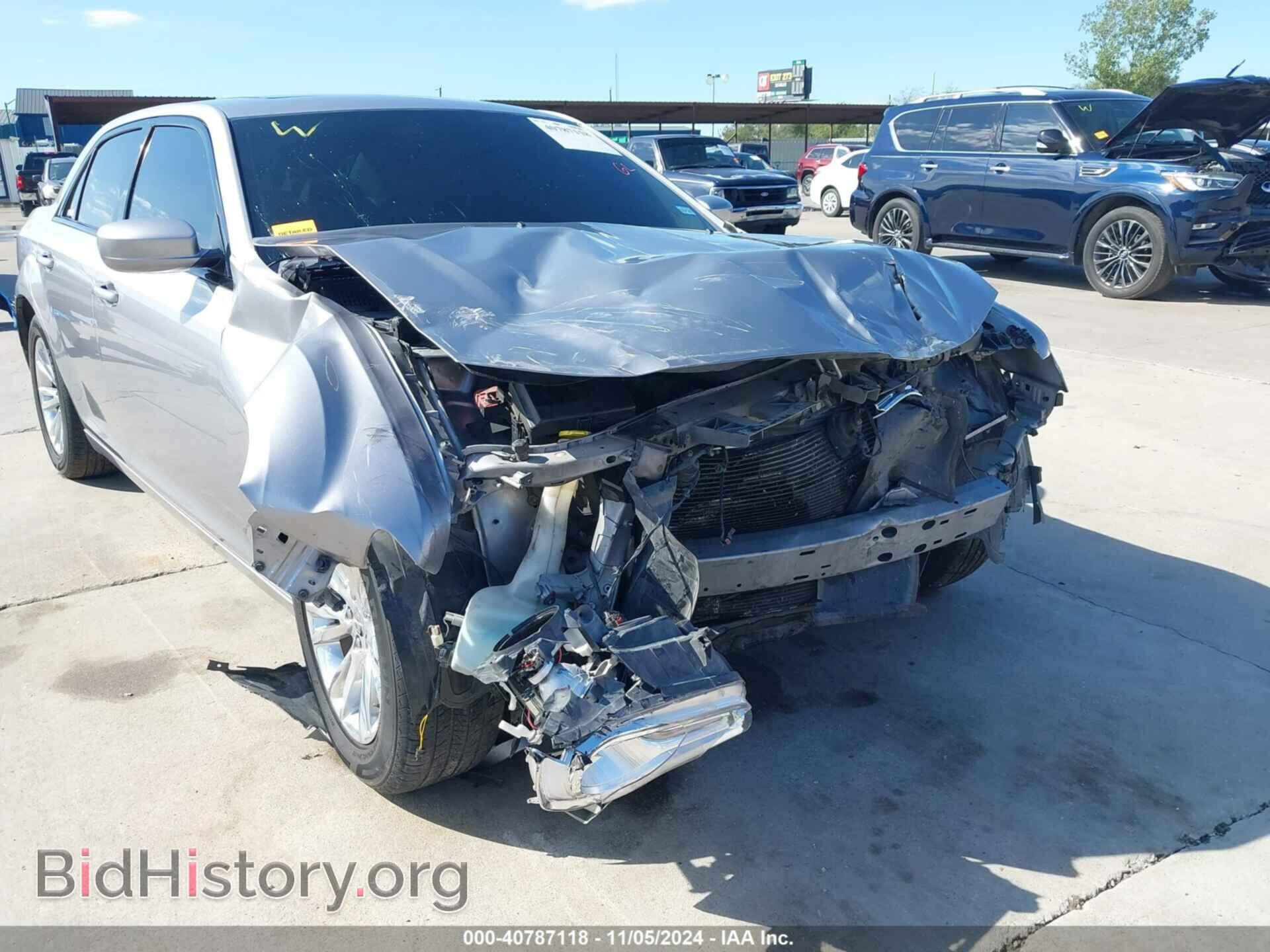 2017 CHRYSLER 300 - VIN: 2C3CCAAGXHH661956 - Фото 6