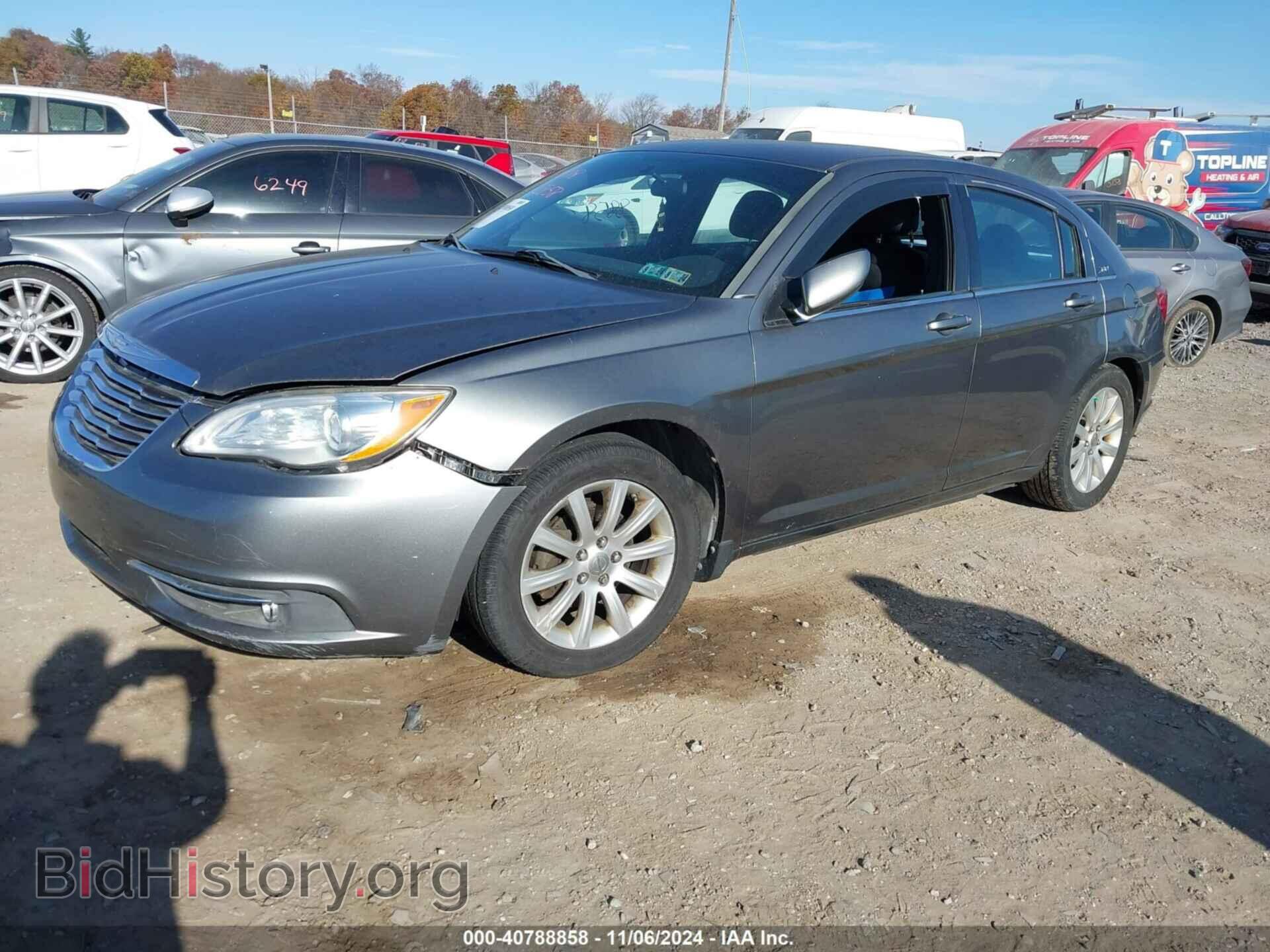 2013 CHRYSLER 200 - VIN: 1C3CCBBG1DN579202 - Фото 2