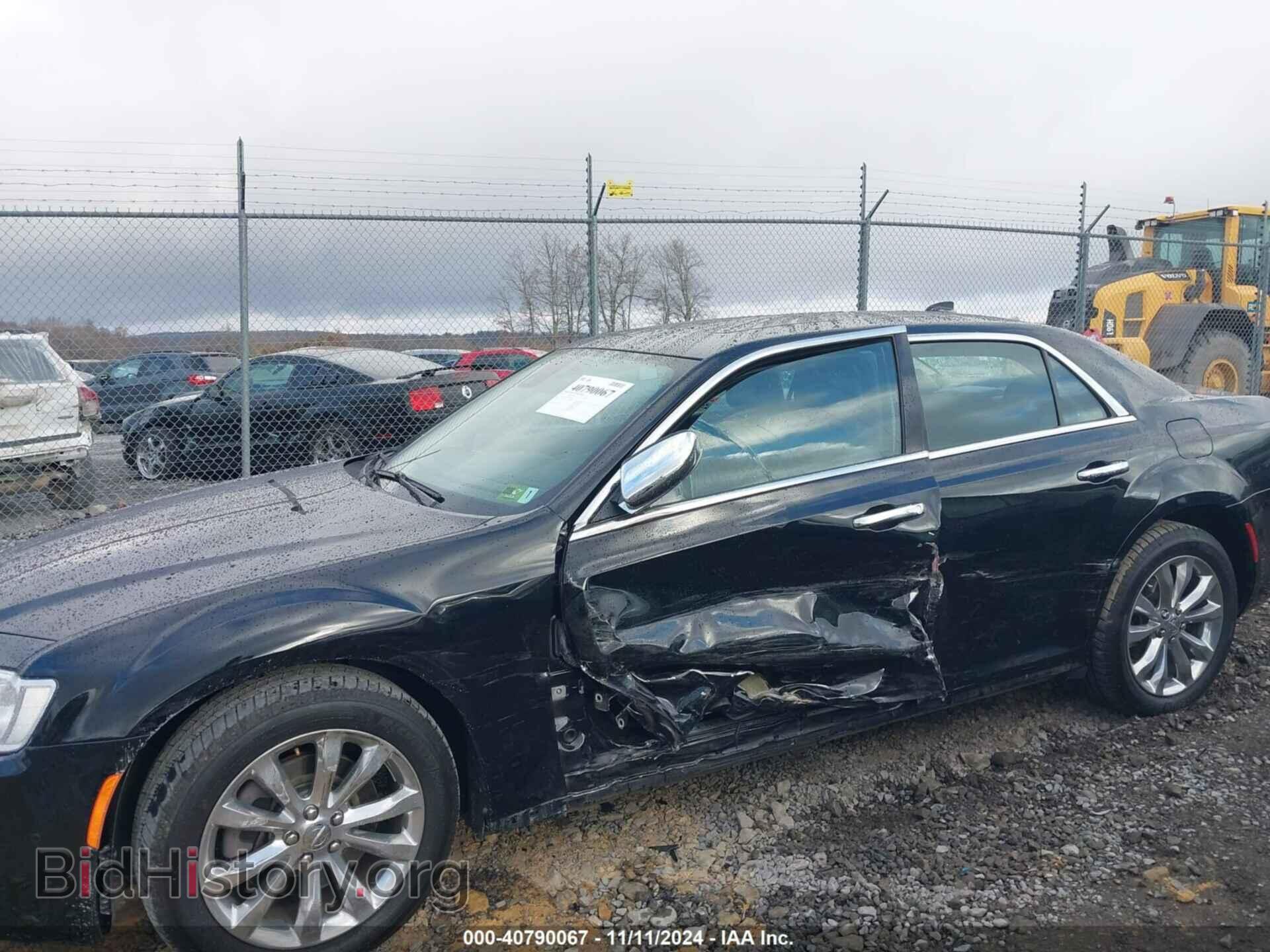2019 CHRYSLER 300 - VIN: 2C3CCAKG5KH537115 - Фото 6