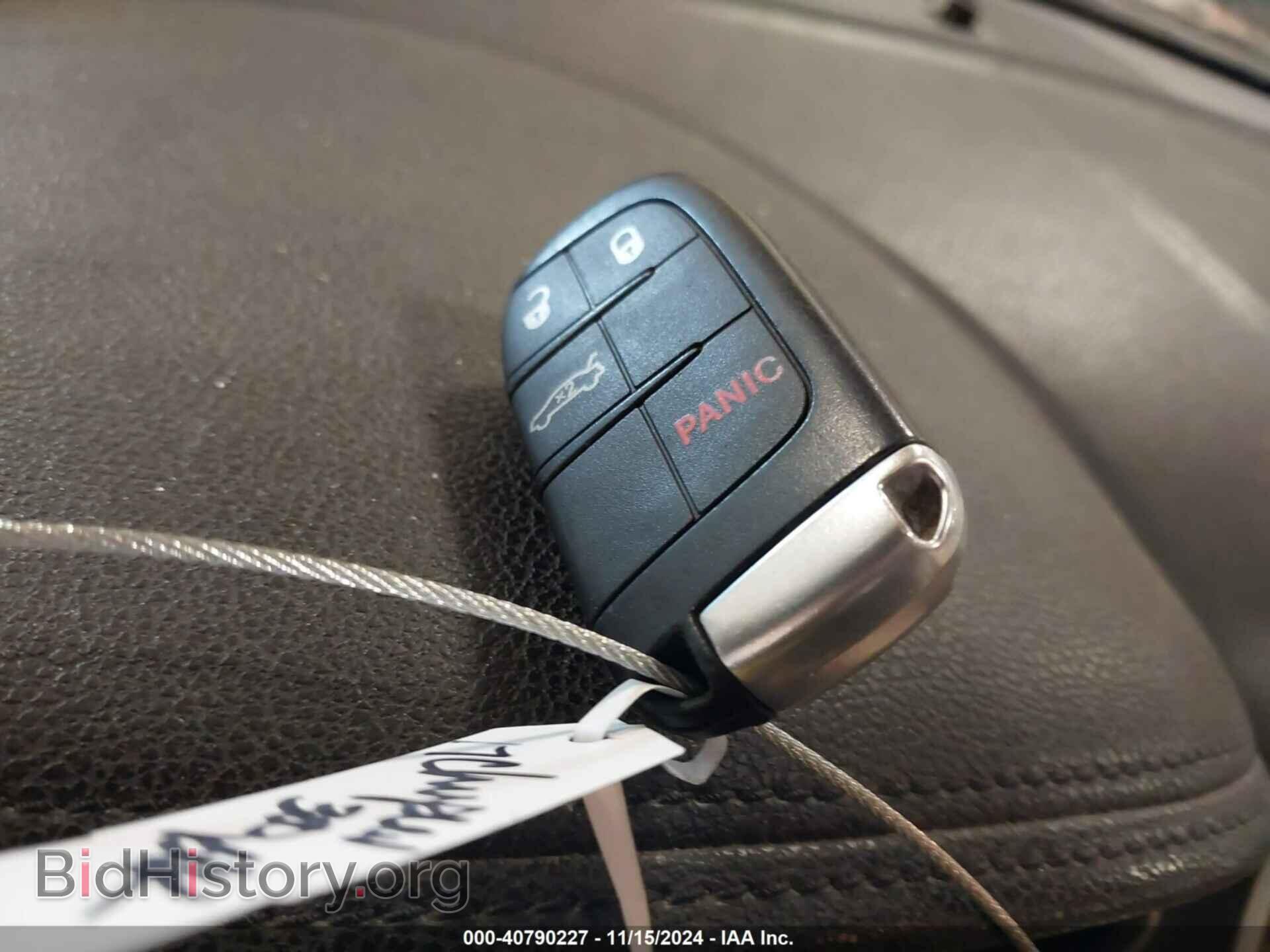 2017 CHRYSLER 300 - VIN: 2C3CCARG1HH610365 - Фото 11