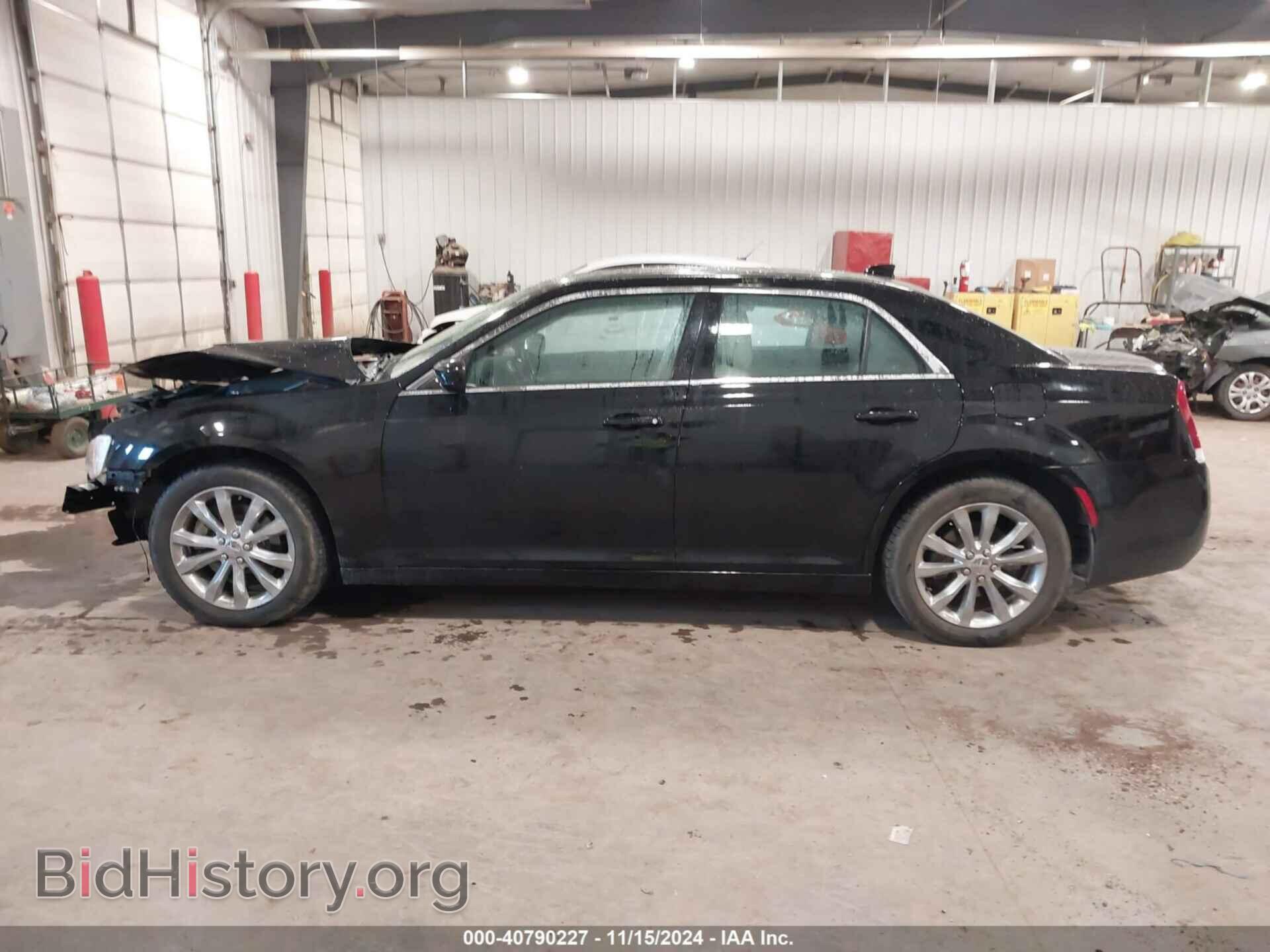 2017 CHRYSLER 300 - VIN: 2C3CCARG1HH610365 - Фото 14
