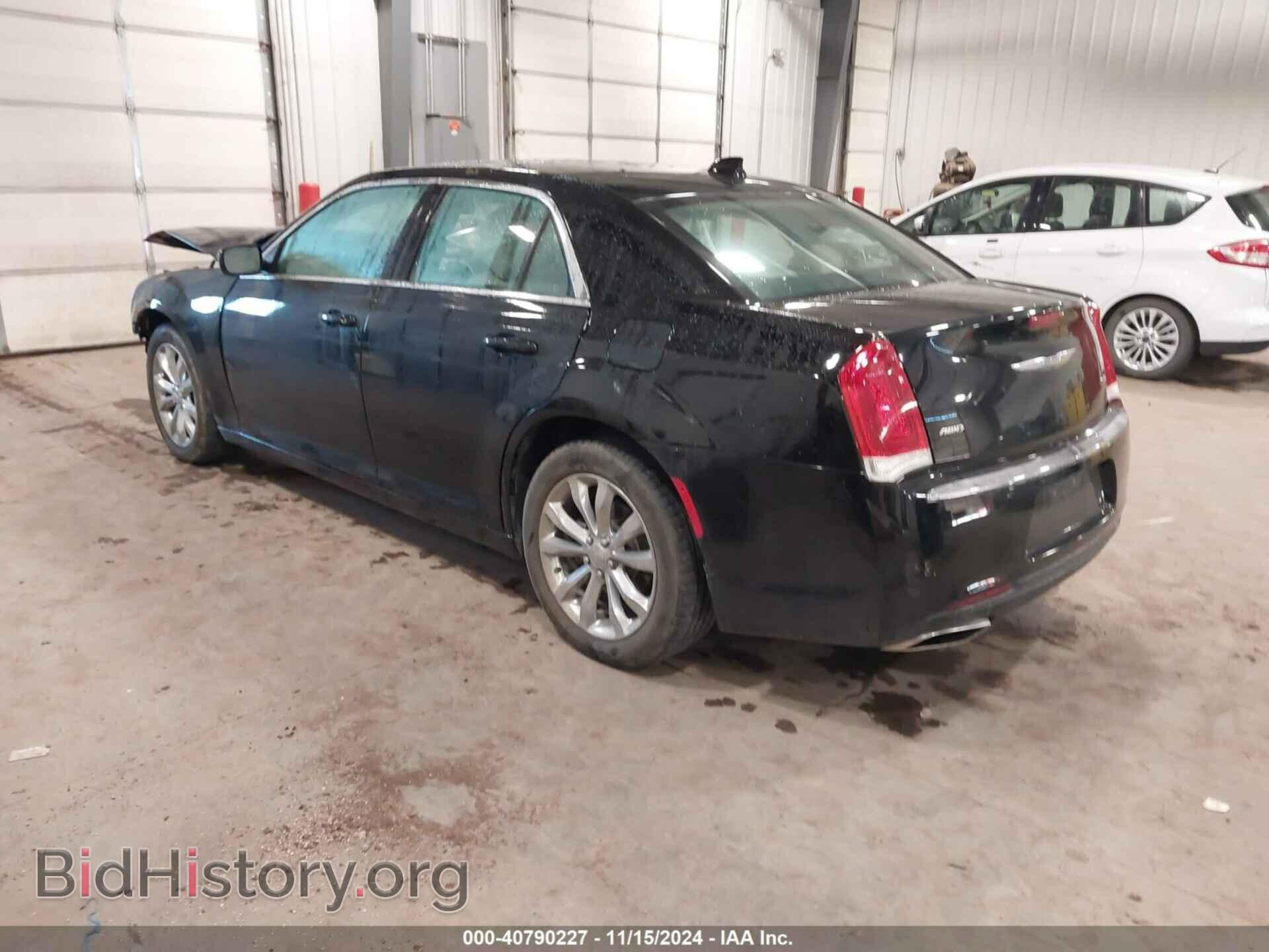 2017 CHRYSLER 300 - VIN: 2C3CCARG1HH610365 - Фото 3