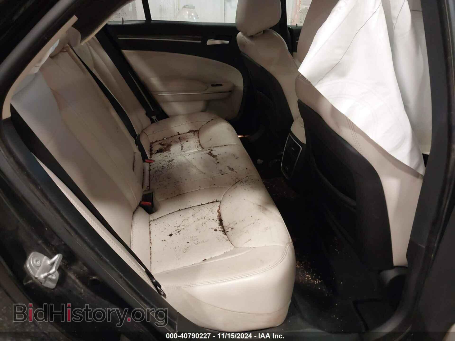 2017 CHRYSLER 300 - VIN: 2C3CCARG1HH610365 - Фото 8