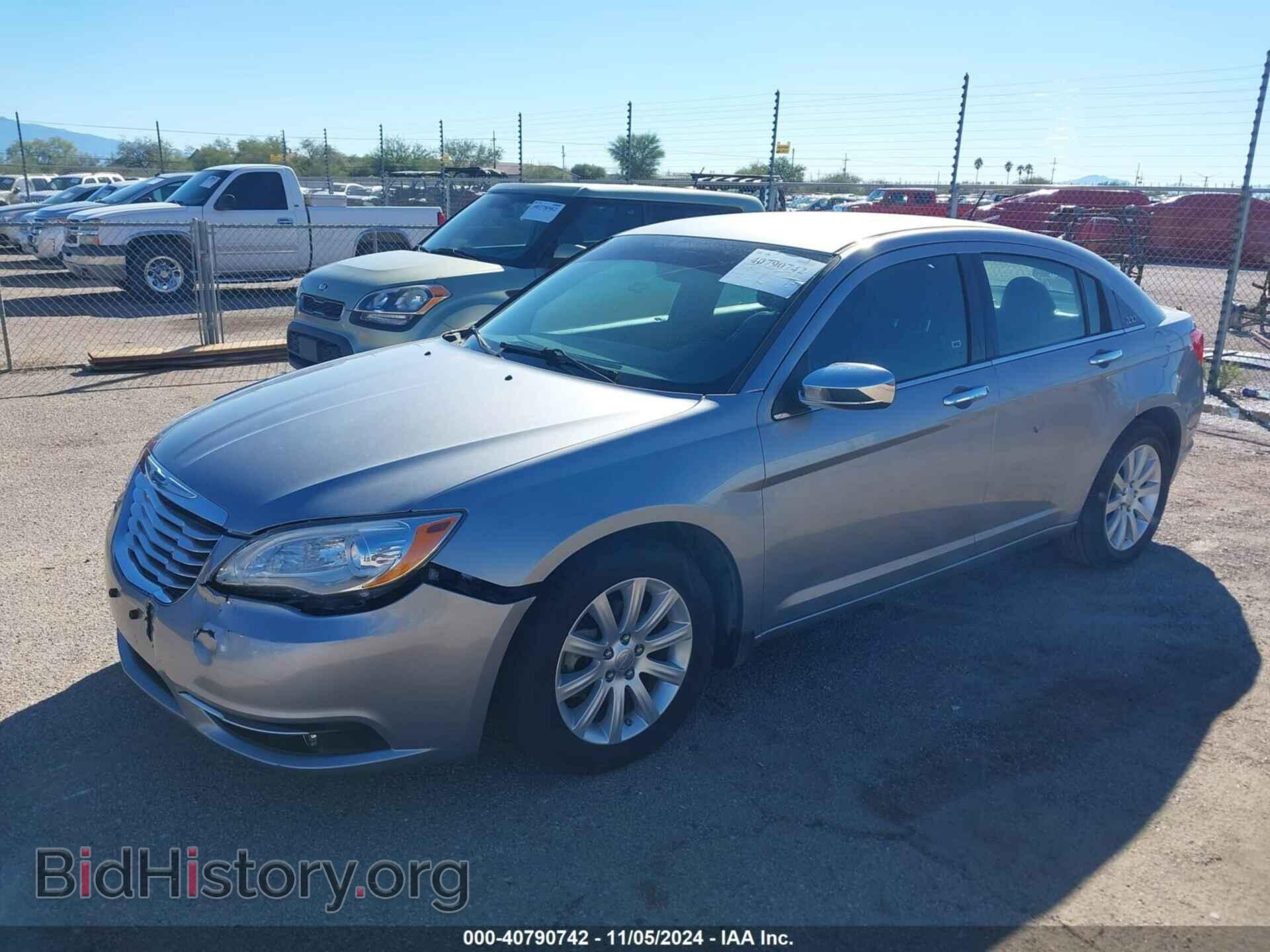 2013 CHRYSLER 200 - VIN: 1C3CCBCG2DN527950 - Фото 2