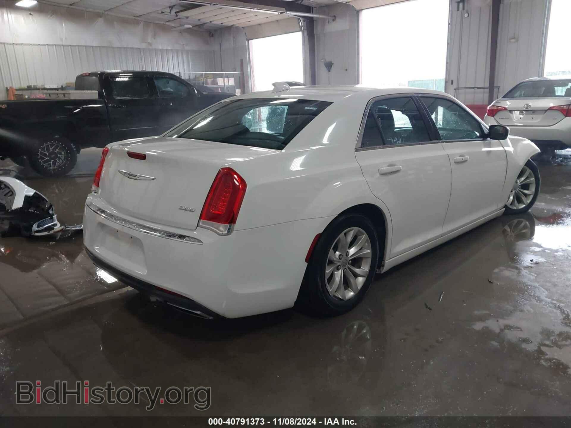 2015 CHRYSLER 300 - VIN: 2C3CCAAG1FH930942 - Фото 4