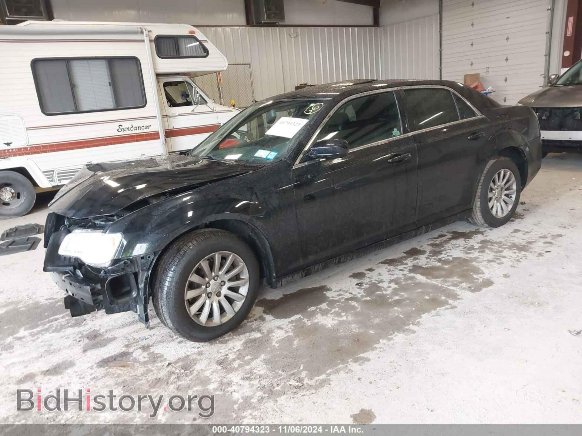 2013 CHRYSLER 300 - VIN: 2C3CCAAG2DH731721 - Фото 2