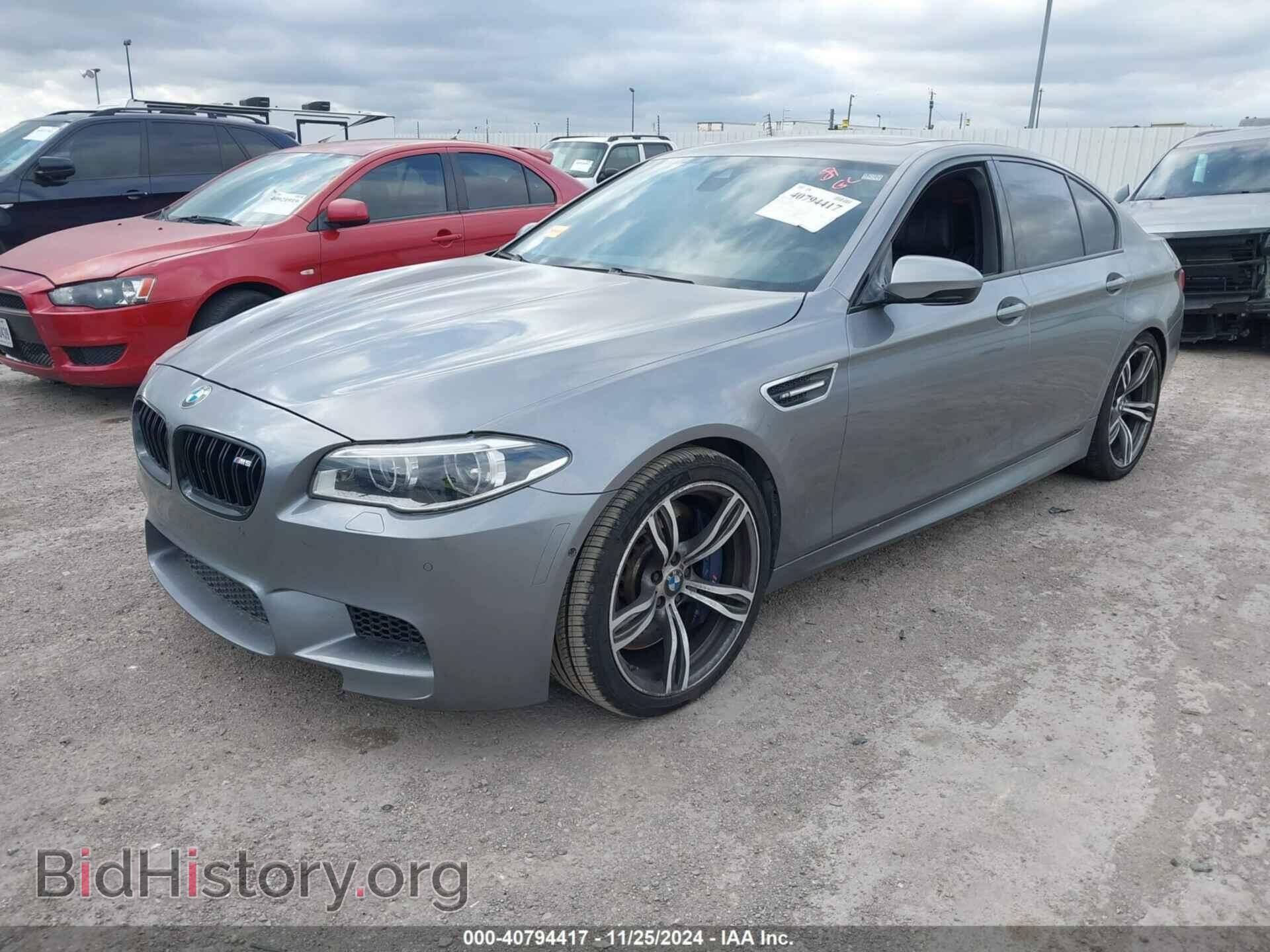 2014 BMW M5 - VIN: WBSFV9C58ED593915 - Фото 2