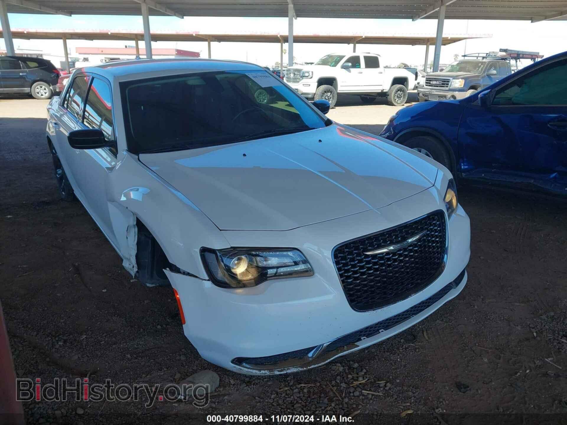 2019 CHRYSLER 300 - VIN: 2C3CCAAG2KH502937 - Фото 6