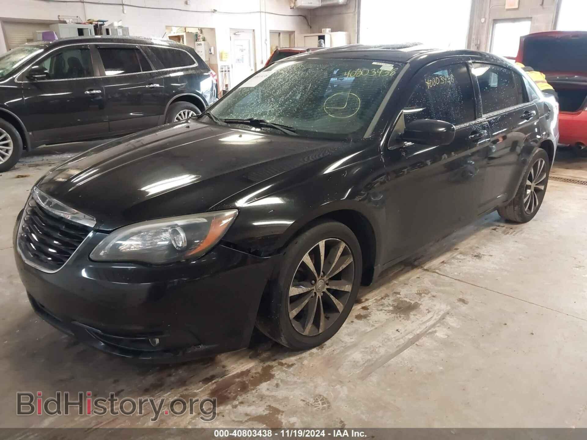 2011 CHRYSLER 200 - VIN: 1C3BC8FGXBN567670 - Фото 2