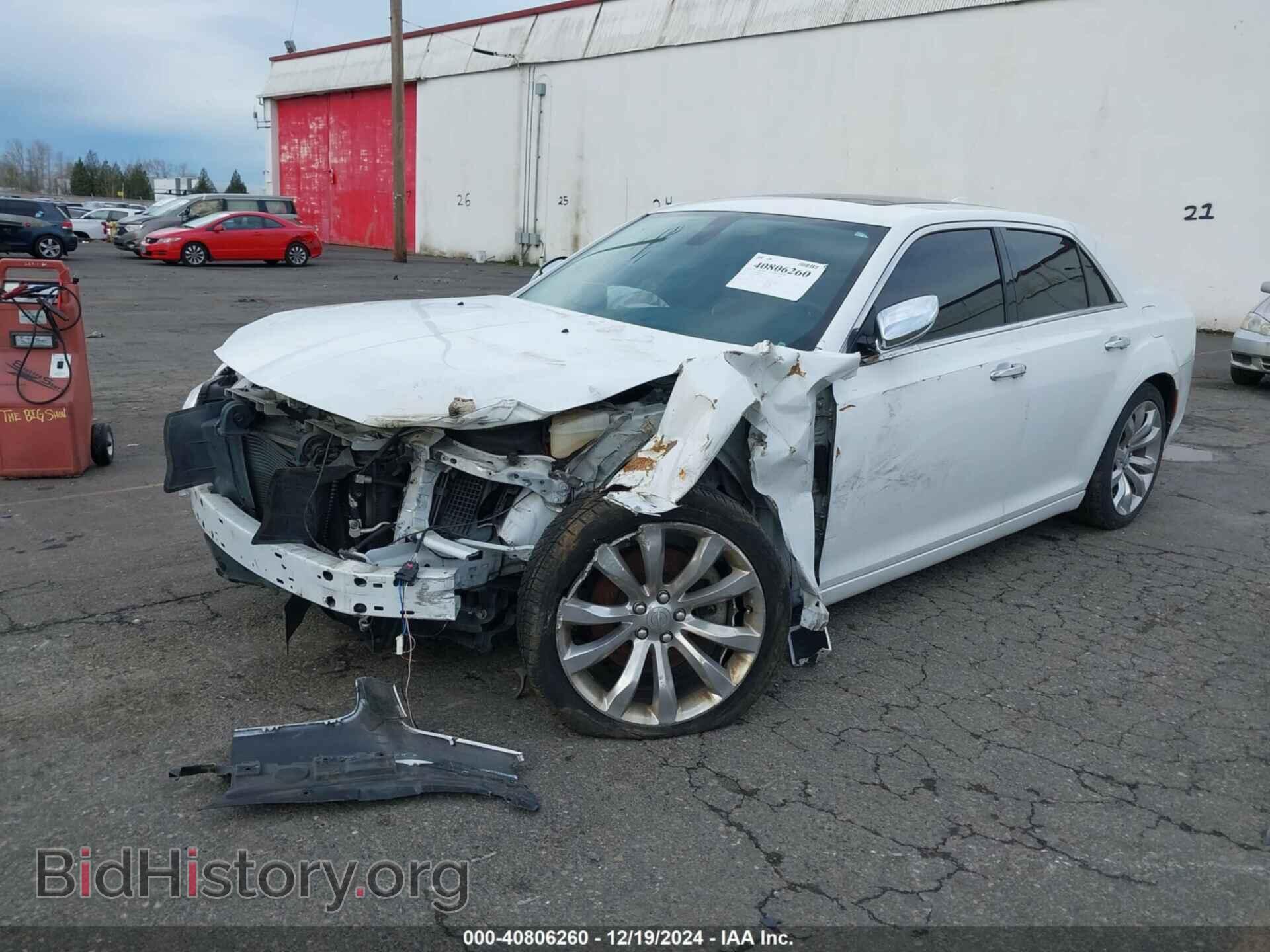 2019 CHRYSLER 300 - VIN: 2C3CCAEG0KH609589 - Фото 2