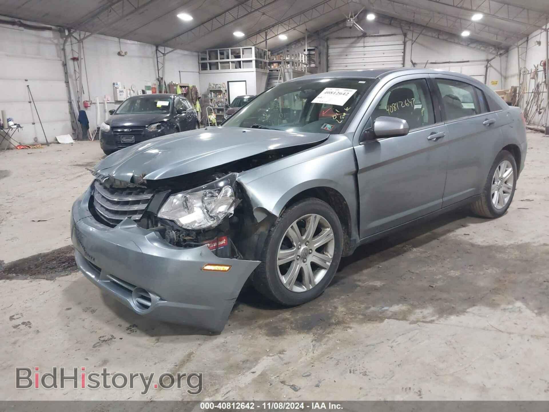 2010 CHRYSLER SEBRING - VIN: 1C3CC5FV0AN111595 - Фото 2
