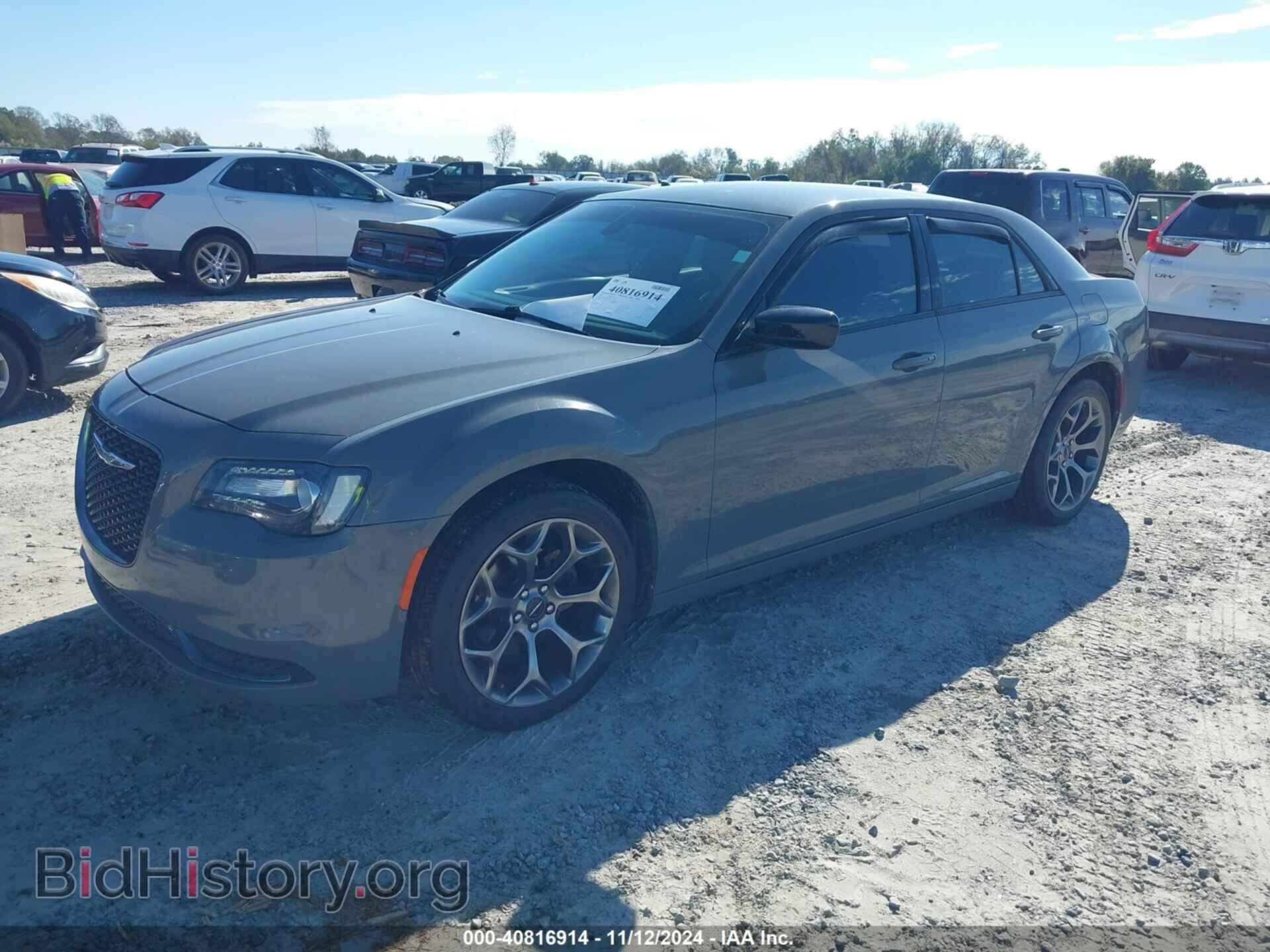 2018 CHRYSLER 300 - VIN: 2C3CCAAG6JH331947 - Фото 2