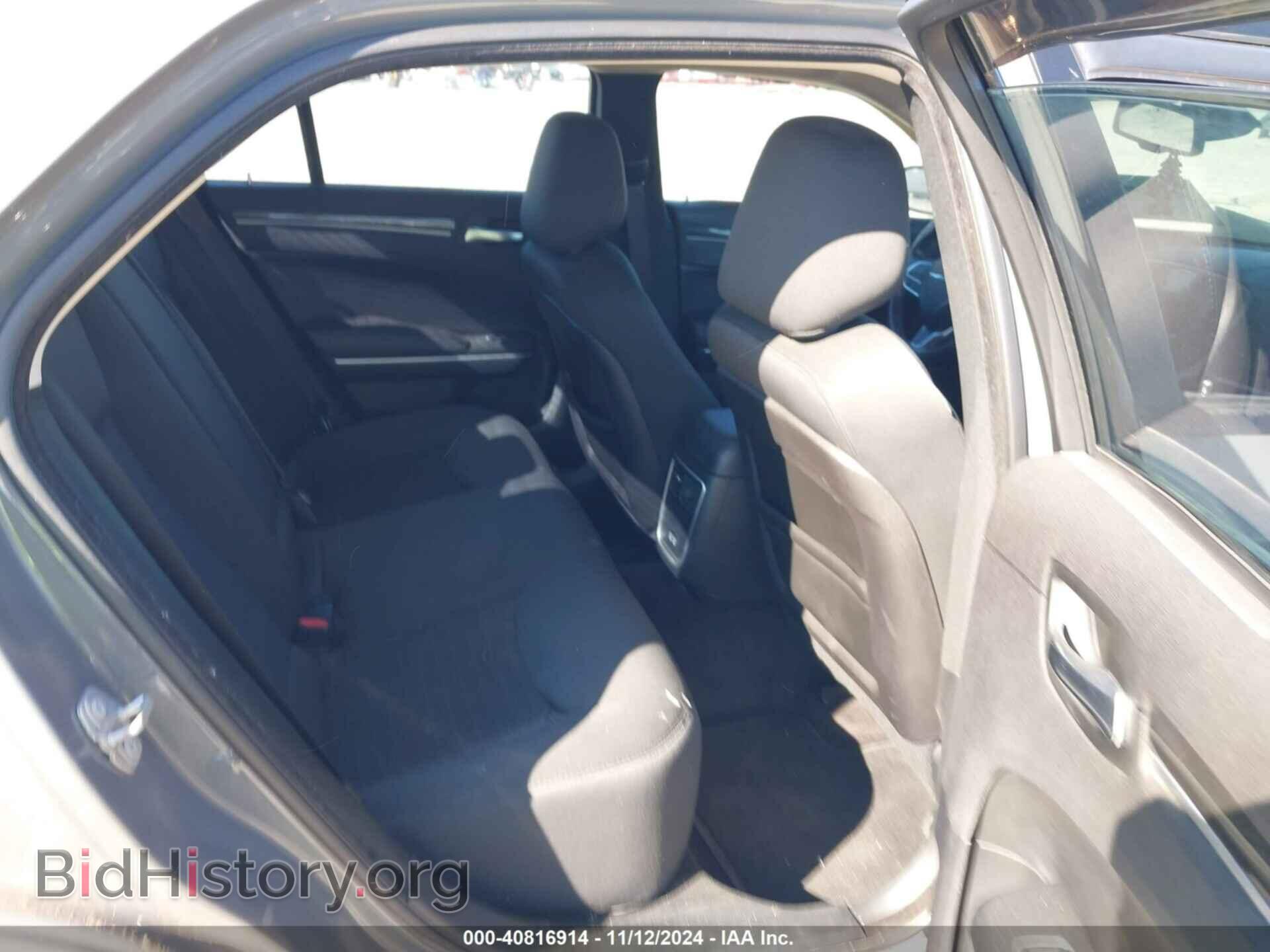 2018 CHRYSLER 300 - VIN: 2C3CCAAG6JH331947 - Фото 8