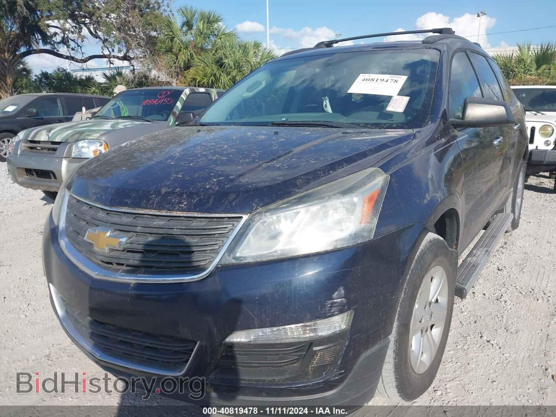 2017 CHEVROLET TRAVERSE - VIN: 1GNKRFKD0HJ262549 - Фото 2