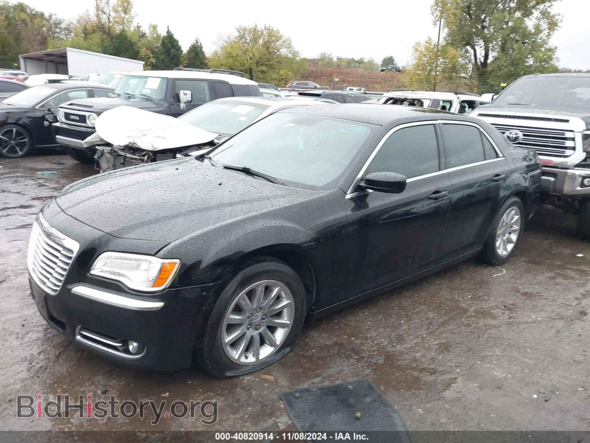 2013 CHRYSLER 300 - VIN: 2C3CCAAG3DH539319 - Фото 2