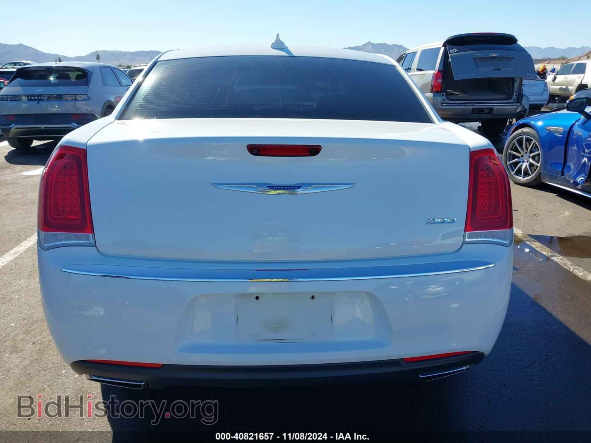 2017 CHRYSLER 300 - VIN: 2C3CCAAGXHH609985 - Фото 17