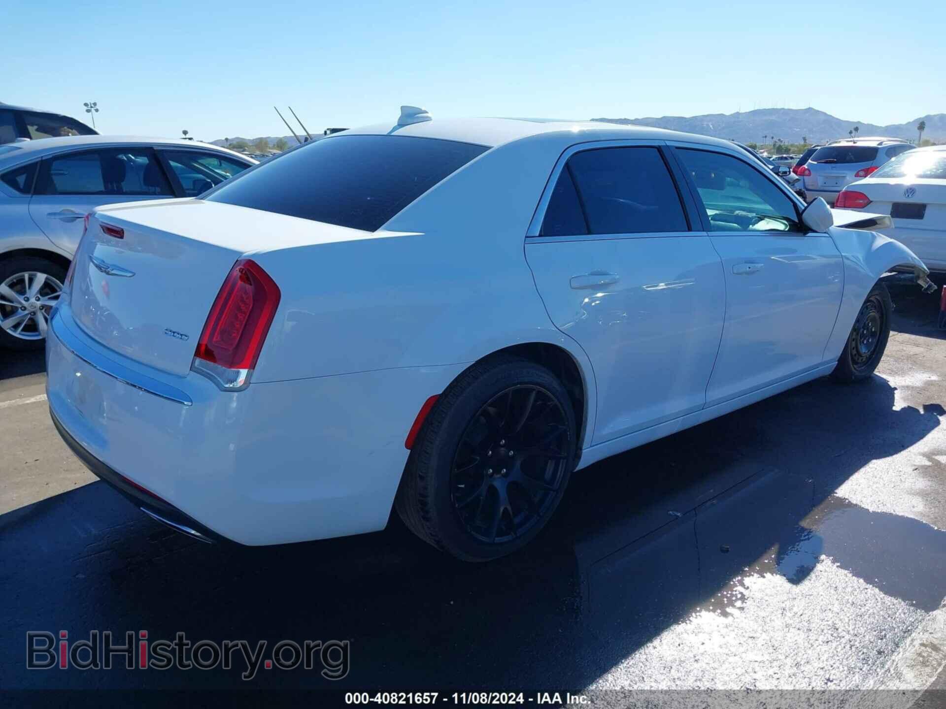 2017 CHRYSLER 300 - VIN: 2C3CCAAGXHH609985 - Фото 4