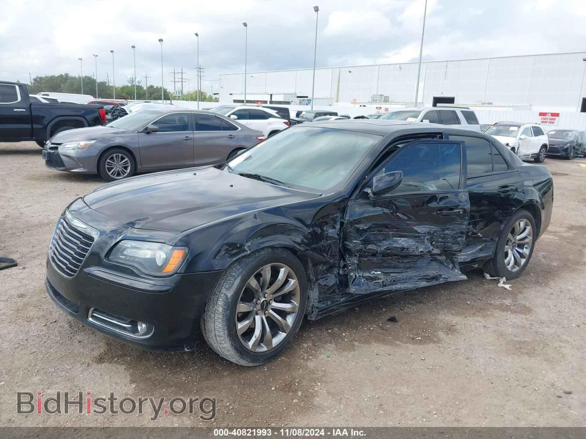 2014 CHRYSLER 300 - VIN: 2C3CCABG8EH373685 - Фото 2