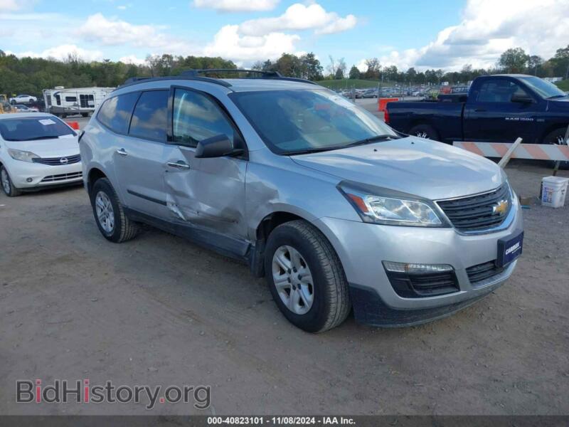 2017 Chevrolet TRAVERSE LS (VIN 1GNKVFED7HJ189252) — фото 1 из 16, IAAI, повреждение: правый бок