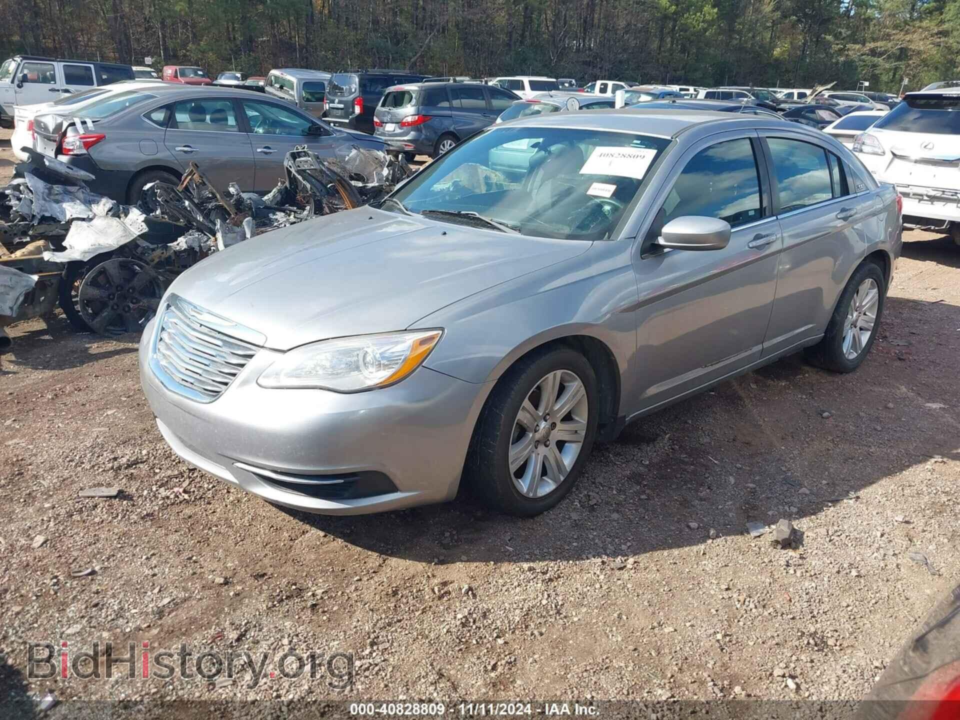 2013 CHRYSLER 200 - VIN: 1C3CCBAB7DN698040 - Фото 2