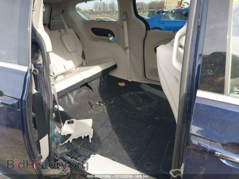 2018 Chrysler PACIFICA (VIN 2C4RC1EG6JR108558) — photo 8 of 16
