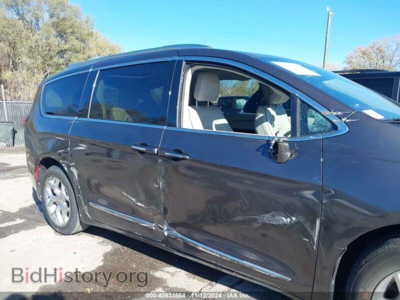 2018 Chrysler PACIFICA (VIN 2C4RC1GG3JR292418) — photo 6 of 17