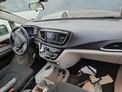 2019 Chrysler PACIFICA Touring — VIN 2C4RC1DG2KR702051, IAAI