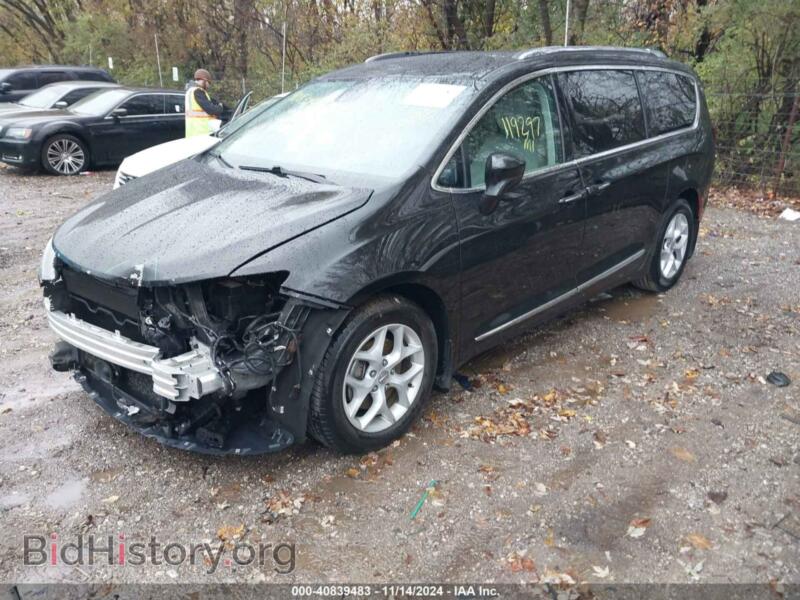 2017 Chrysler PACIFICA (VIN 2C4RC1EG0HR622562) — photo 2 of 17