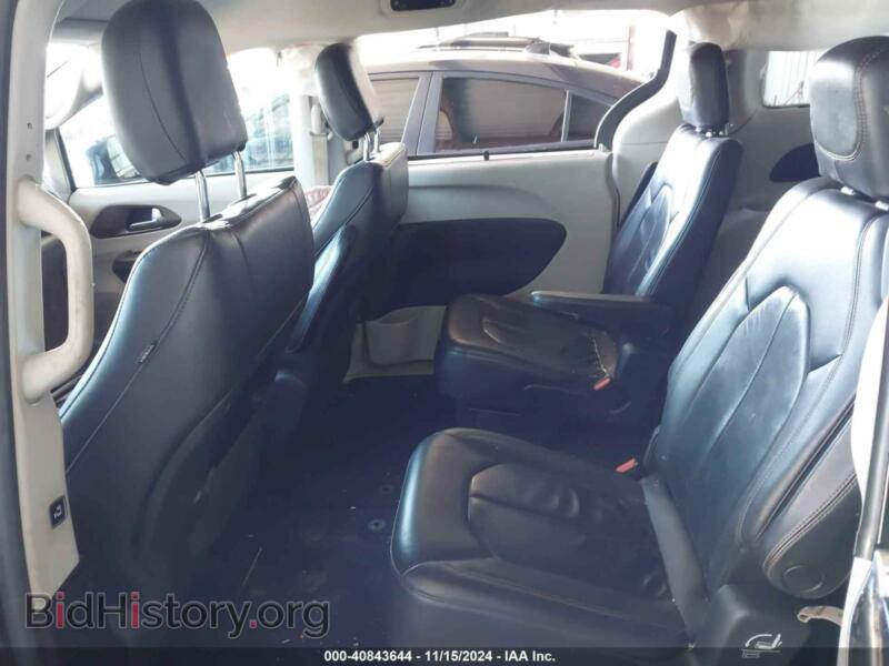 2017 Chrysler PACIFICA (VIN 2C4RC1BG3HR598794) — photo 8 of 16
